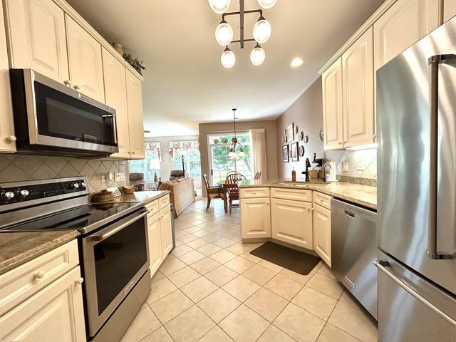 21224 Montclare Lake Drive, Crest Hill, IL 60403