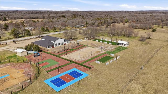 550 County Road 297, Gainesville, TX 76240
