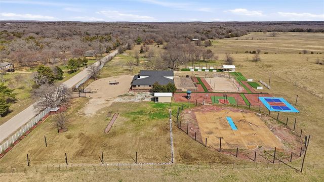 550 County Road 297, Gainesville, TX 76240