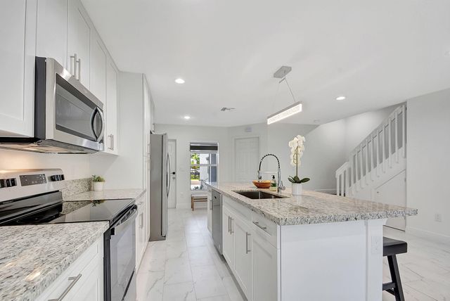 3868 Patio Court 5, Palm Springs, FL 33461