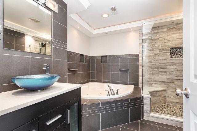 1022 Alexander Lane, Oak Park, IL 60302