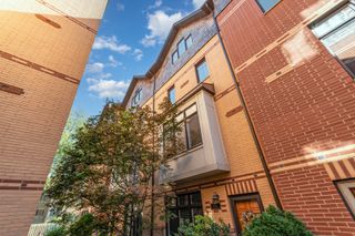 1022 Alexander Lane, Oak Park, IL 60302