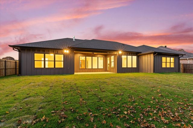 2802 Peregrine Trl, Longview, TX 75605