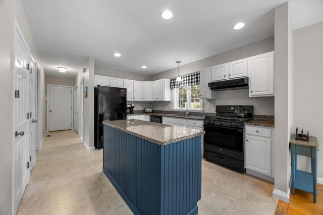 12 Coastal Lane, Hyannis, MA 02601