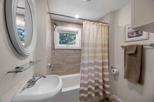 12 Coastal Lane, Hyannis, MA 02601