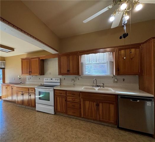 1012 Logan Street, St Joseph, MO 64505