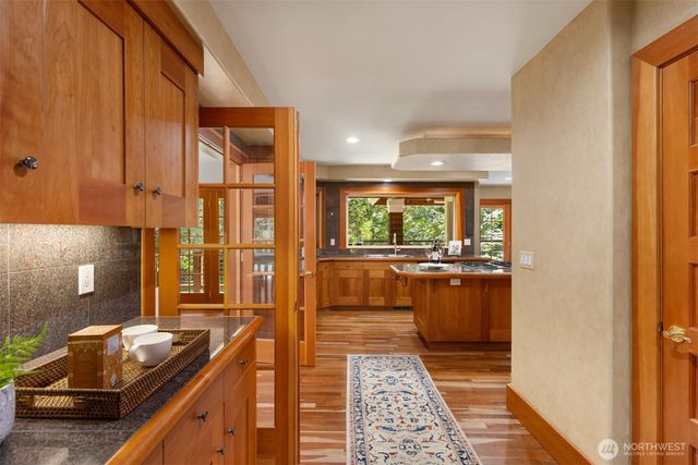 10199 Affirmed Lane NE, Bainbridge Island, WA 98110