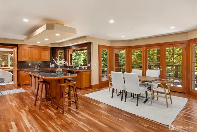10199 Affirmed Lane NE, Bainbridge Island, WA 98110
