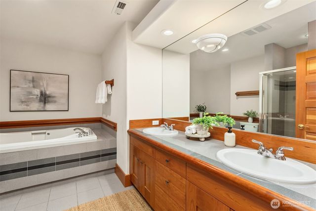 10199 Affirmed Lane NE, Bainbridge Island, WA 98110