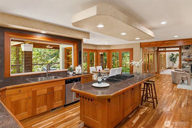 10199 Affirmed Lane NE, Bainbridge Island, WA 98110