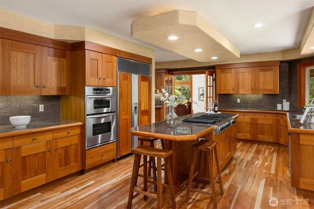 10199 Affirmed Lane NE, Bainbridge Island, WA 98110