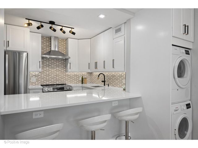1030 N State Street 21K, Chicago, IL 60610
