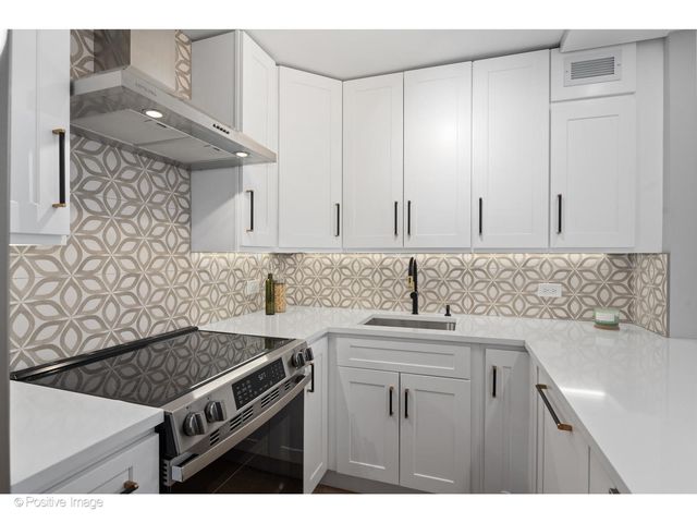 1030 N State Street 21K, Chicago, IL 60610