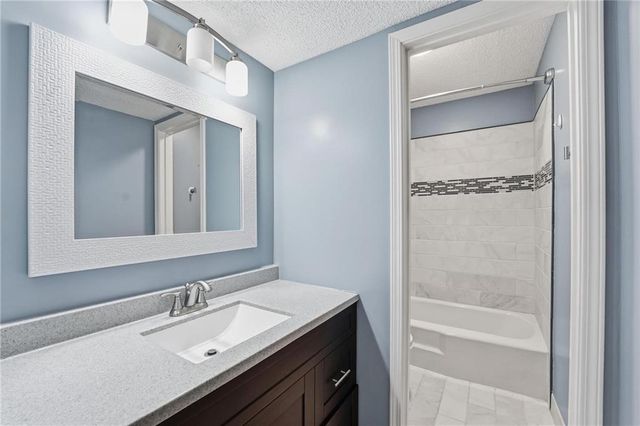 10132 Locust Street, Kansas City, MO 64131