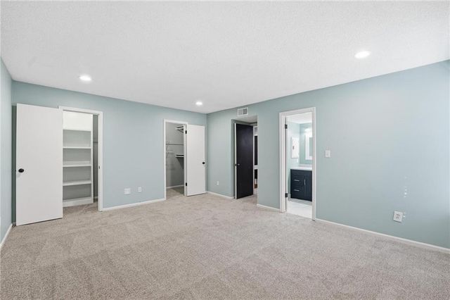 10132 Locust Street, Kansas City, MO 64131