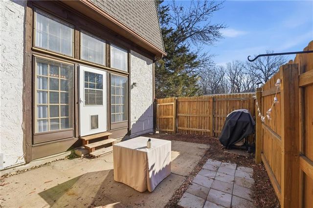 10132 Locust Street, Kansas City, MO 64131