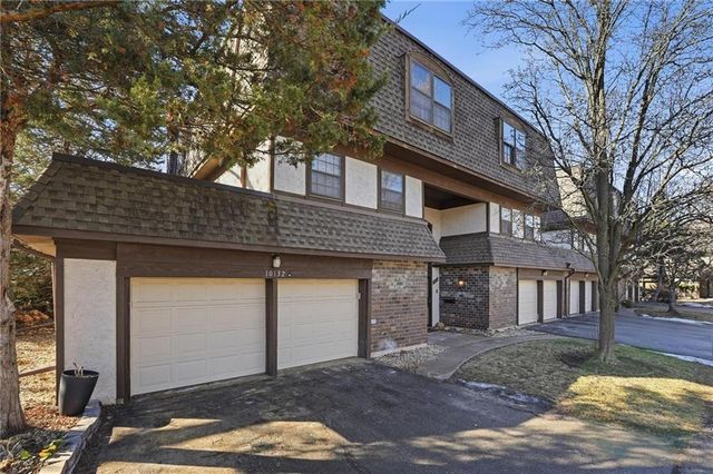 10132 Locust Street, Kansas City, MO 64131