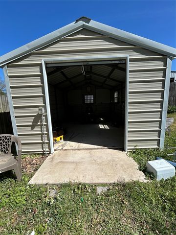 405 Canton Avenue, Wills Point, TX 75169