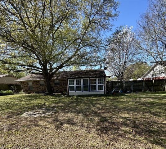 405 Canton Avenue, Wills Point, TX 75169