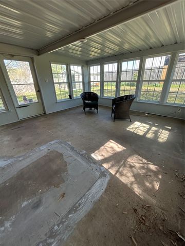 405 Canton Avenue, Wills Point, TX 75169