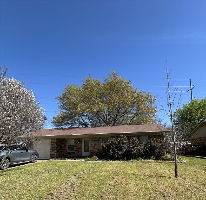 405 Canton Avenue, Wills Point, TX 75169