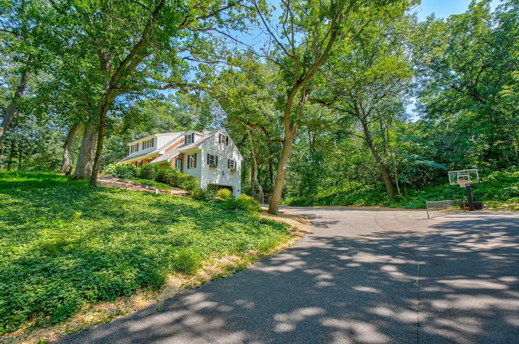 20 Spring Farm Lane, North Oaks, MN 55127