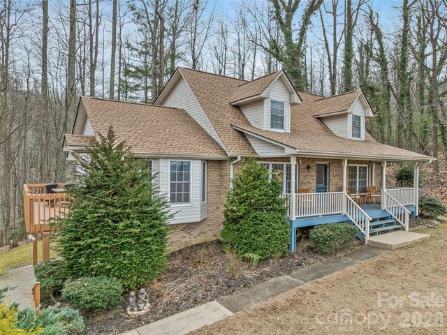 24 Abbey Lane, Hendersonville, NC 28739