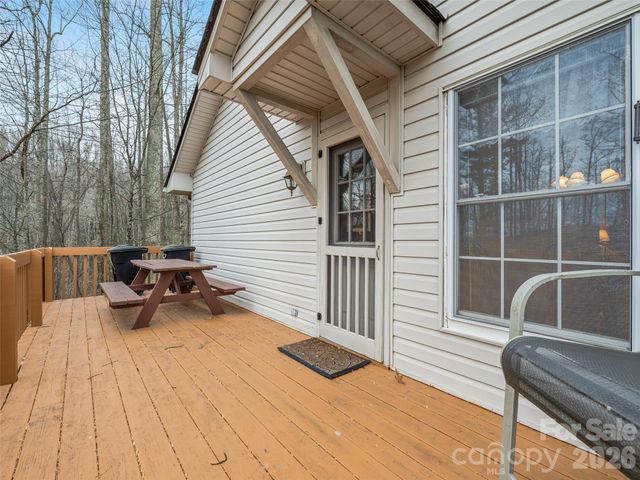 24 Abbey Lane, Hendersonville, NC 28739