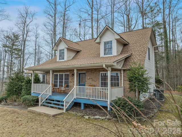 24 Abbey Lane, Hendersonville, NC 28739