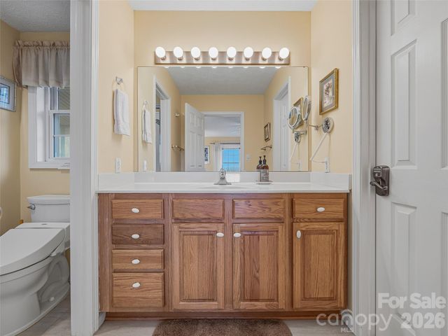 24 Abbey Lane, Hendersonville, NC 28739