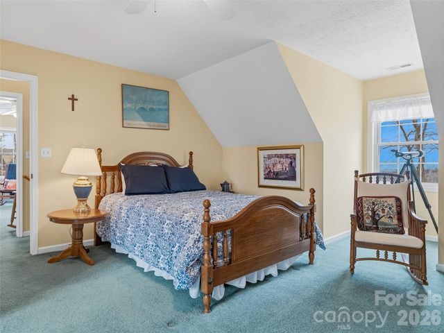 24 Abbey Lane, Hendersonville, NC 28739