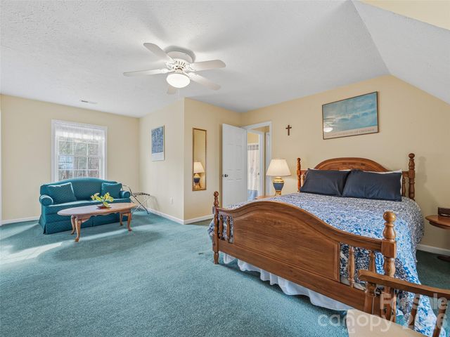 24 Abbey Lane, Hendersonville, NC 28739