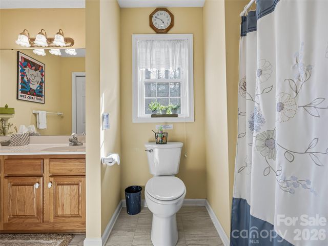 24 Abbey Lane, Hendersonville, NC 28739