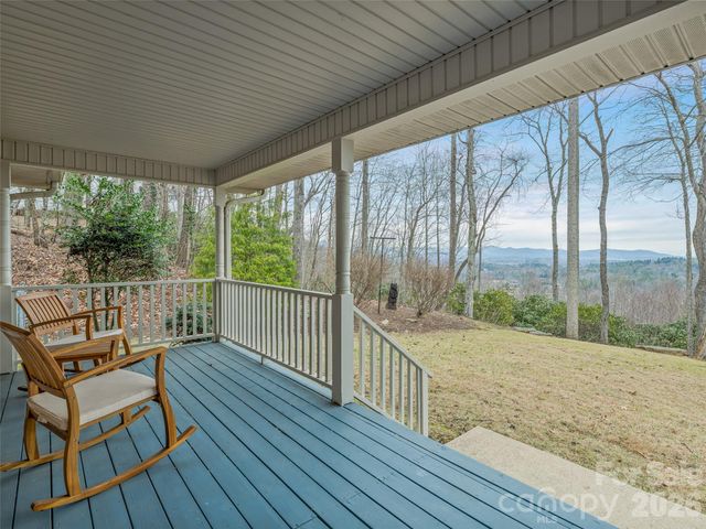 24 Abbey Lane, Hendersonville, NC 28739