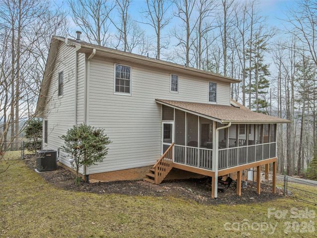24 Abbey Lane, Hendersonville, NC 28739
