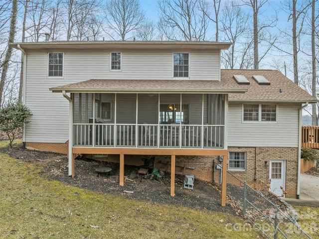24 Abbey Lane, Hendersonville, NC 28739