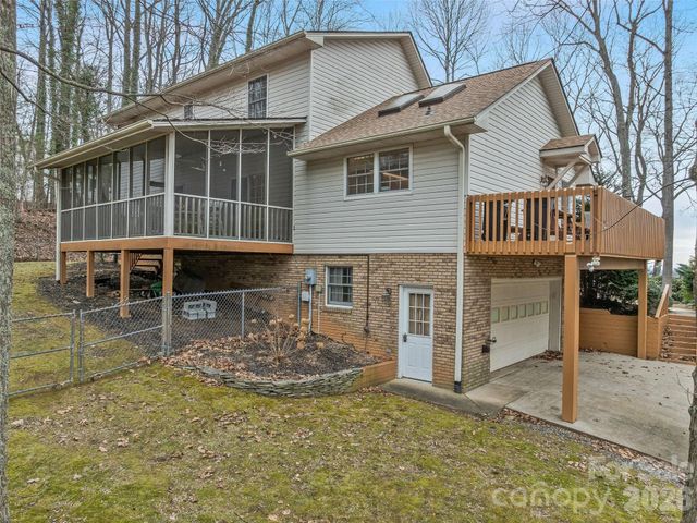24 Abbey Lane, Hendersonville, NC 28739