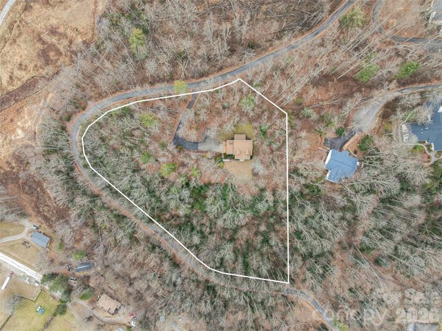 24 Abbey Lane, Hendersonville, NC 28739