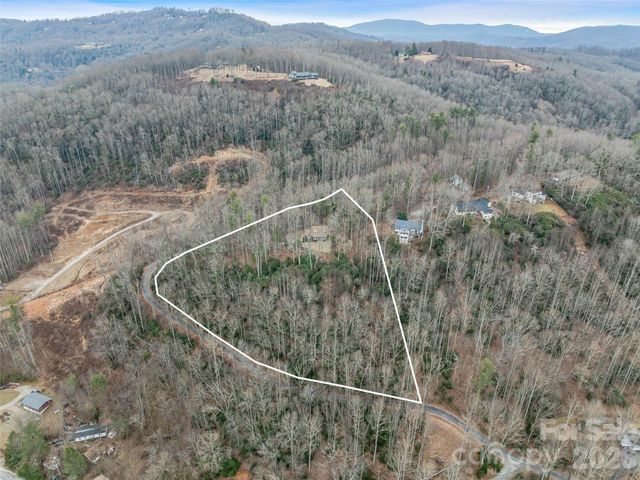 24 Abbey Lane, Hendersonville, NC 28739