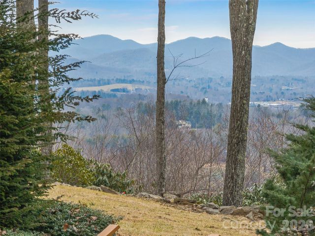 24 Abbey Lane, Hendersonville, NC 28739