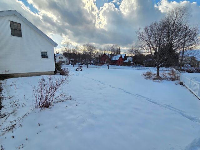 25 Pleasant Street, Farmington, NH 03835