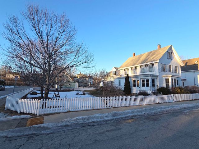 25 Pleasant Street, Farmington, NH 03835