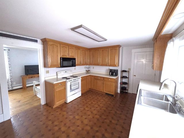 25 Pleasant Street, Farmington, NH 03835