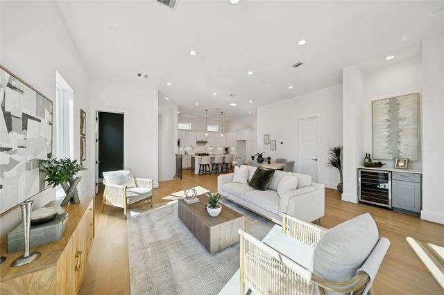 1403 W 21st St D, Houston, TX 77008