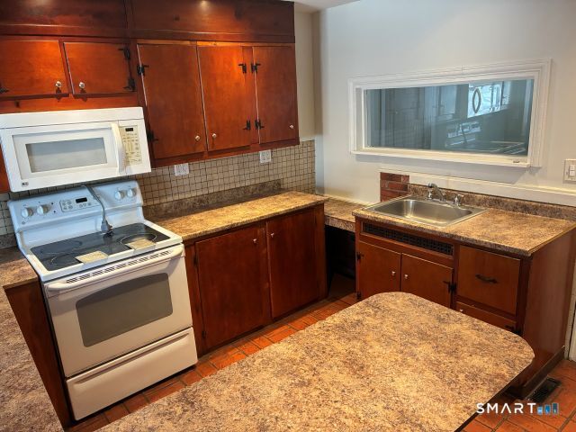 68 New Street, Seymour, CT 06483