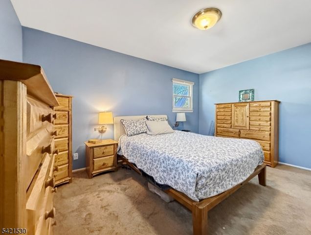 85 Powderhorn Dr, Lopatcong Twp., NJ 08865