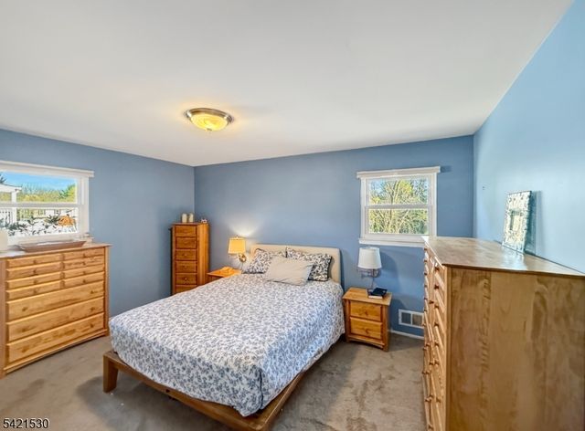 85 Powderhorn Dr, Lopatcong Twp., NJ 08865