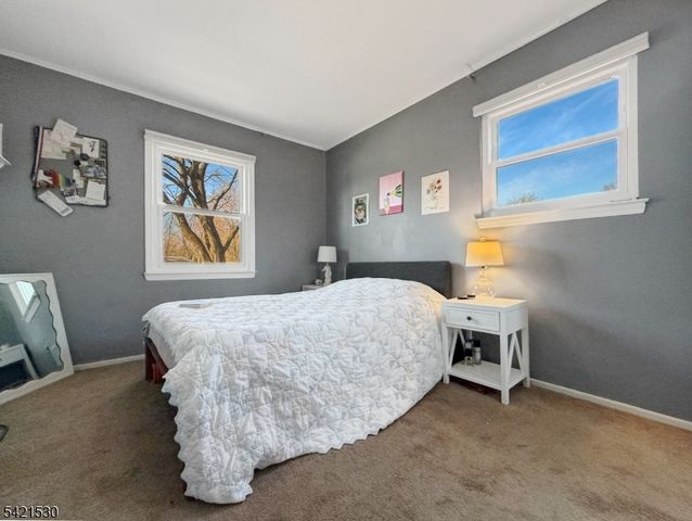 85 Powderhorn Dr, Lopatcong Twp., NJ 08865