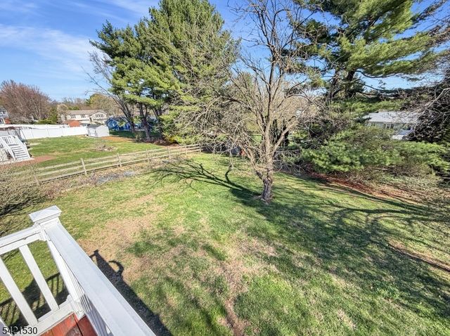 85 Powderhorn Dr, Lopatcong Twp., NJ 08865