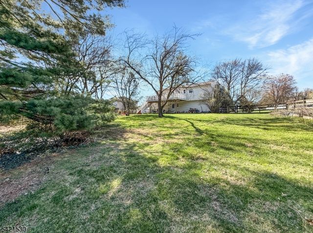 85 Powderhorn Dr, Lopatcong Twp., NJ 08865
